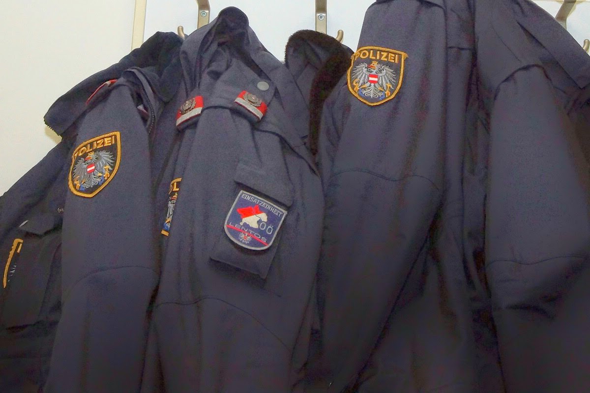 O Fotomagazin / AAB Leonding zu Besuch bei der Polizeiinspektion Leonding - 2014